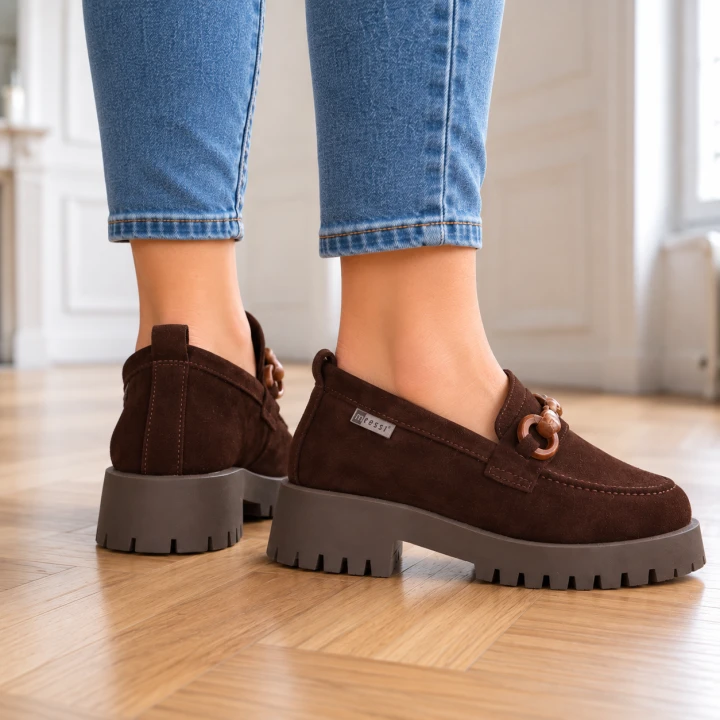 Brązowe loafers na grubej podeszwie.png