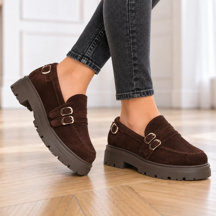 Brązowe loafersy na grubej podeszwie.png