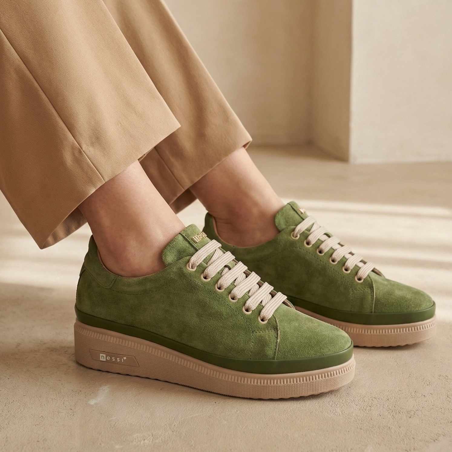 Zielone sneakersy damskie zamszowe 26LP053