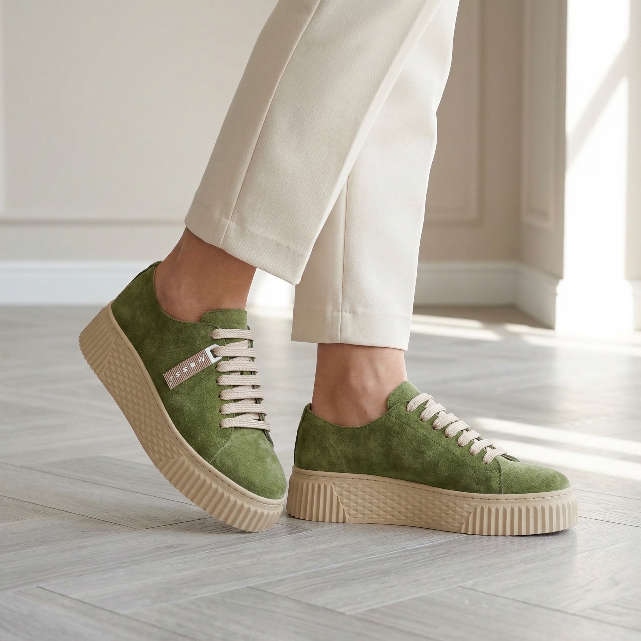 Zielone sneakersy damskie zamszowe 26LP039